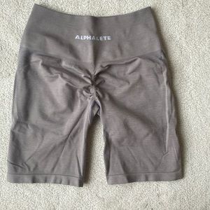 Alphalete Amplify Short 7.5” - Storm Grey